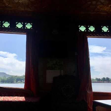 Houseboat Lily Of Nageen Srīnagar Dış mekan fotoğraf