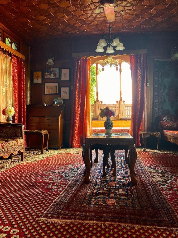 Houseboat Lily Of Nageen Srīnagar Dış mekan fotoğraf