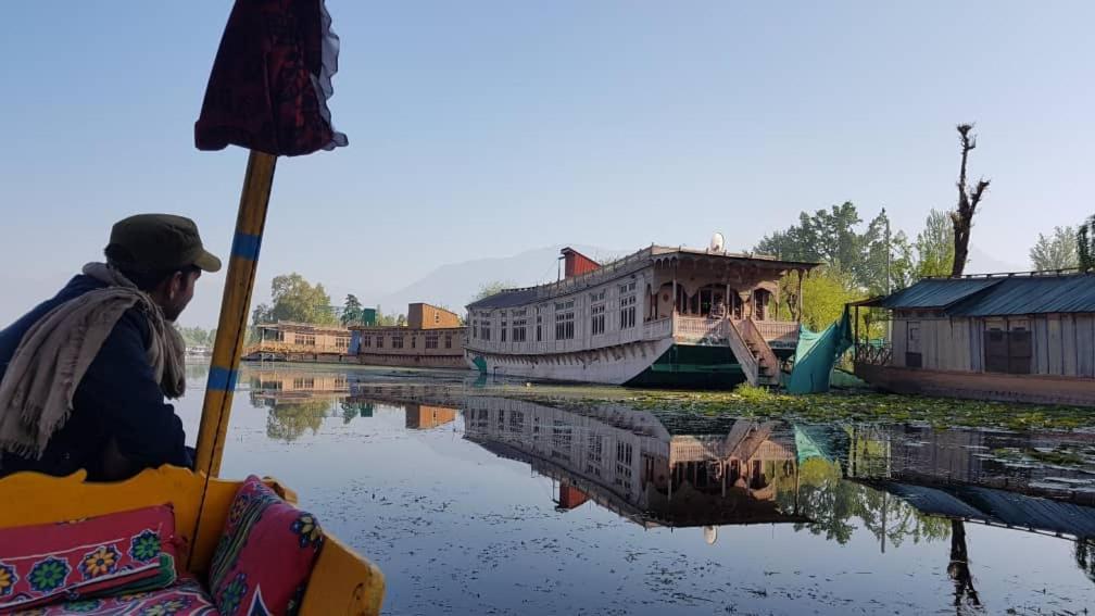 Houseboat Lily Of Nageen Srīnagar Dış mekan fotoğraf