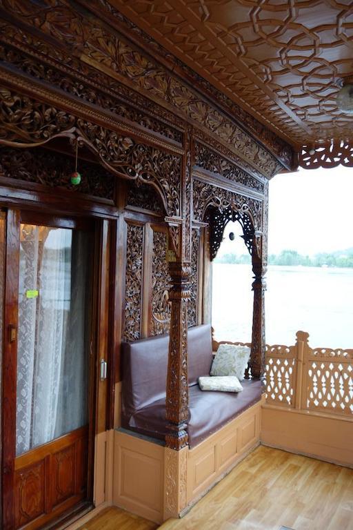 Houseboat Lily Of Nageen Srīnagar Dış mekan fotoğraf