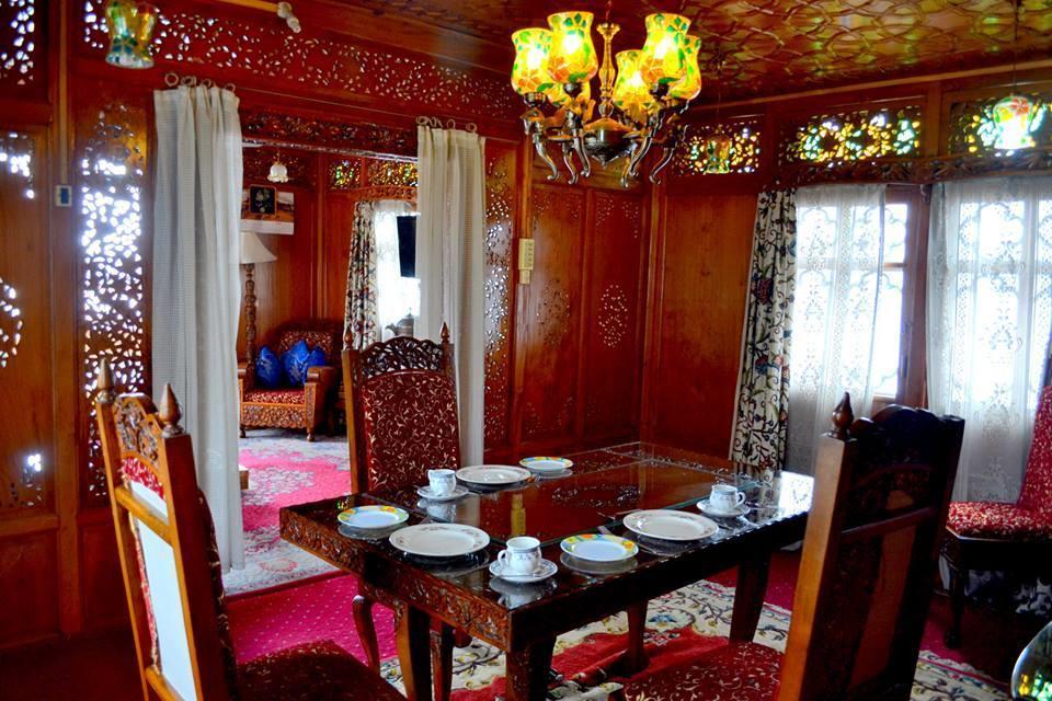 Houseboat Lily Of Nageen Srīnagar Dış mekan fotoğraf