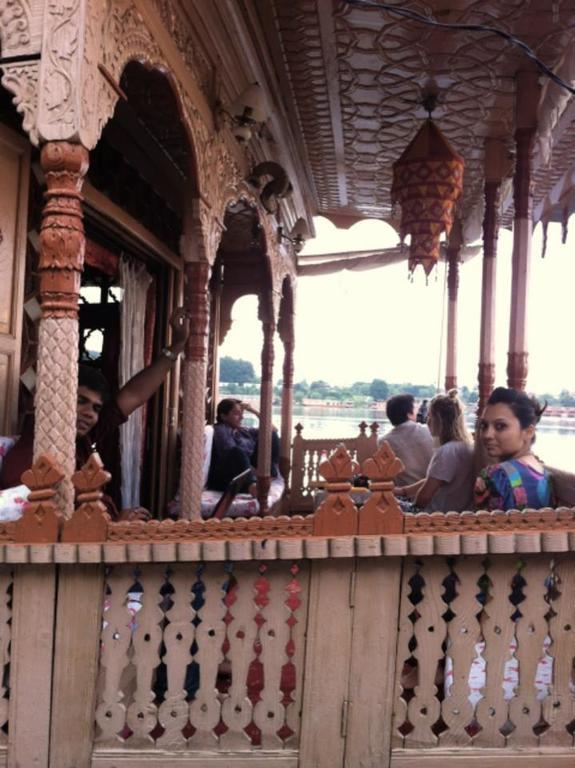 Houseboat Lily Of Nageen Srīnagar Dış mekan fotoğraf