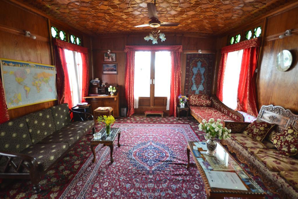 Houseboat Lily Of Nageen Srīnagar Dış mekan fotoğraf